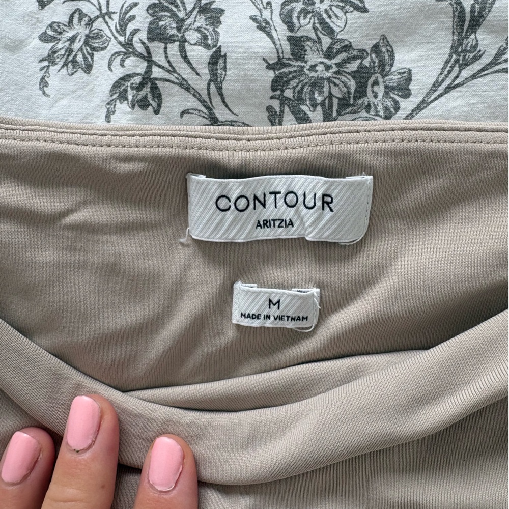 Aritzia Contour Top in Taupe